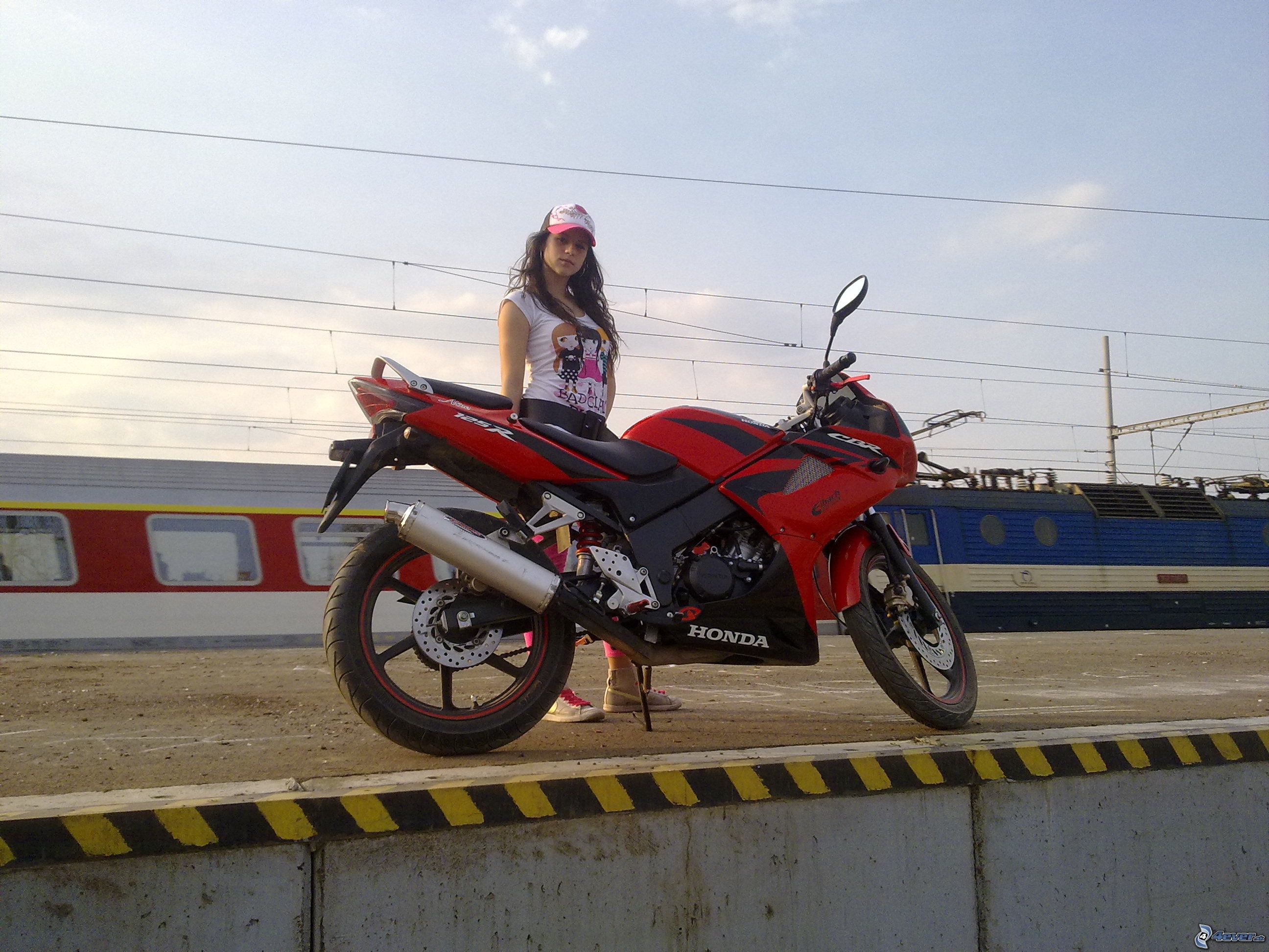 [obrazky.4ever.sk] dievca, motorka, honda, cbr 6420173.jpg